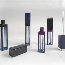 Edge-adorned lipgloss bottle